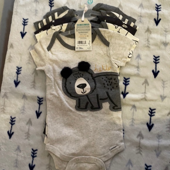 Gerber Other - Gerber 5 onesies